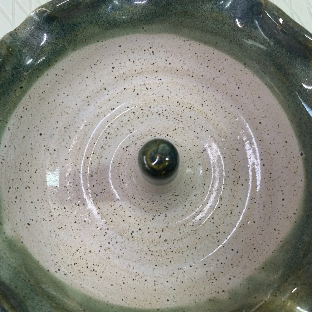 Dean White Pottery,‎ Stoneware Apple/Onion Baking Dish Signed.Speckled Glaze